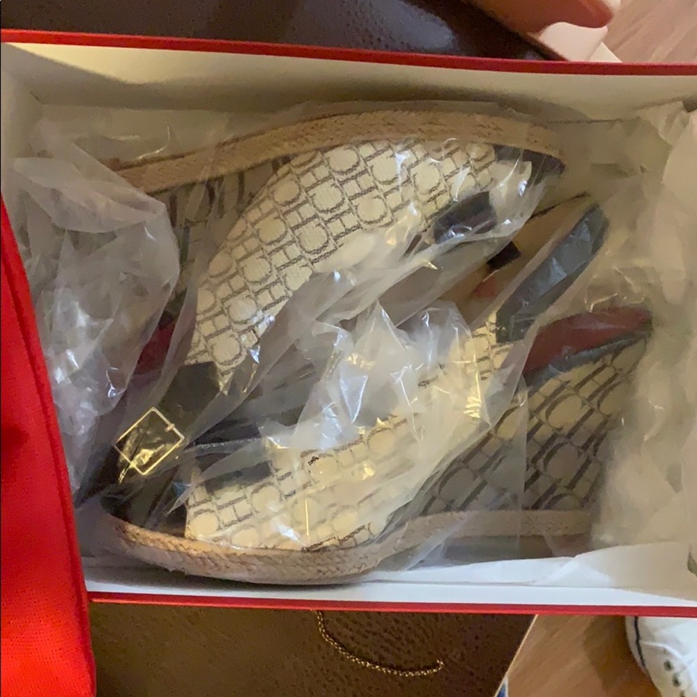 Carolina Herrera espadrille logo heels! ❤️
